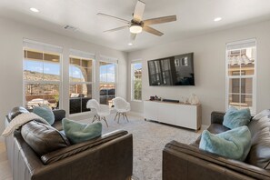 Fernseher, Videospiele, Tischtennisplatte