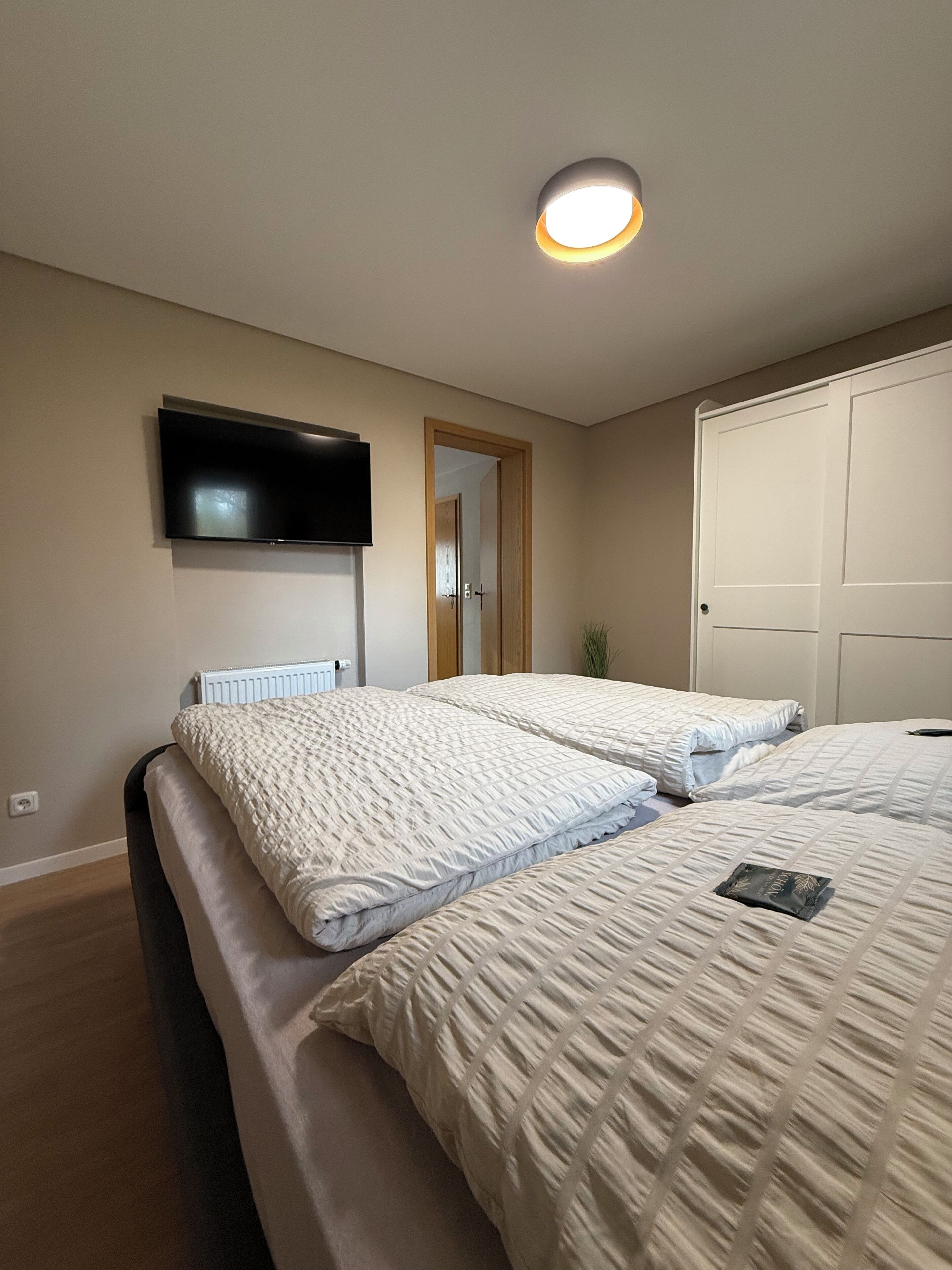 2 bedrooms, bed sheets