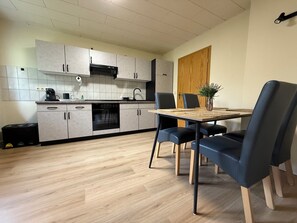 Fridge, oven, stovetop, coffee/tea maker