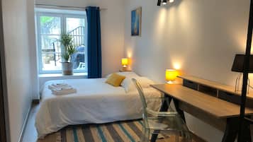 3 slaapkamers, een strijkplank/strijkijzer, gratis wifi, beddengoed