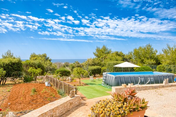 Property grounds - Villa 'Marilor' with Sea View, Wi-Fi and Air Conditioning (Salve)