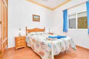 2 室のベッドルーム、アイロン / アイロン台、WiFi (無料)、ベッドシーツ