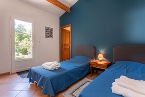 1 غرفة نوم ومكواة/لوح كي وواي فاي مجانًا وملاءات أسرّة