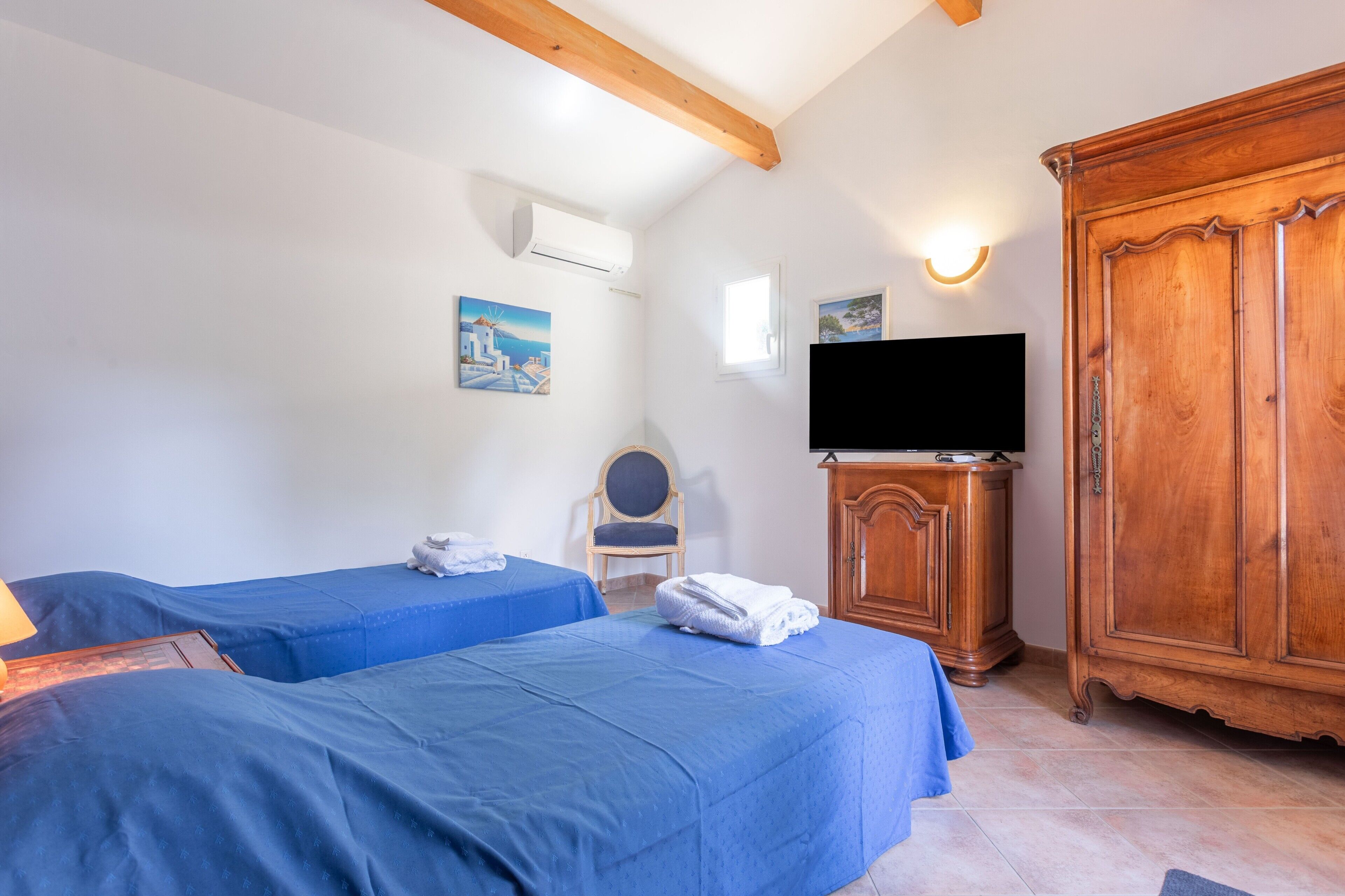 1 chambre, fer et planche à repasser, Wi-Fi gratuit, draps fournis