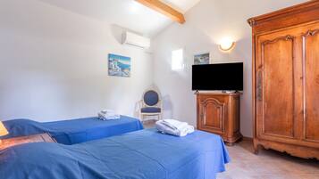 1 chambre, fer et planche Ă repasser, Wi-Fi gratuit, draps fournis