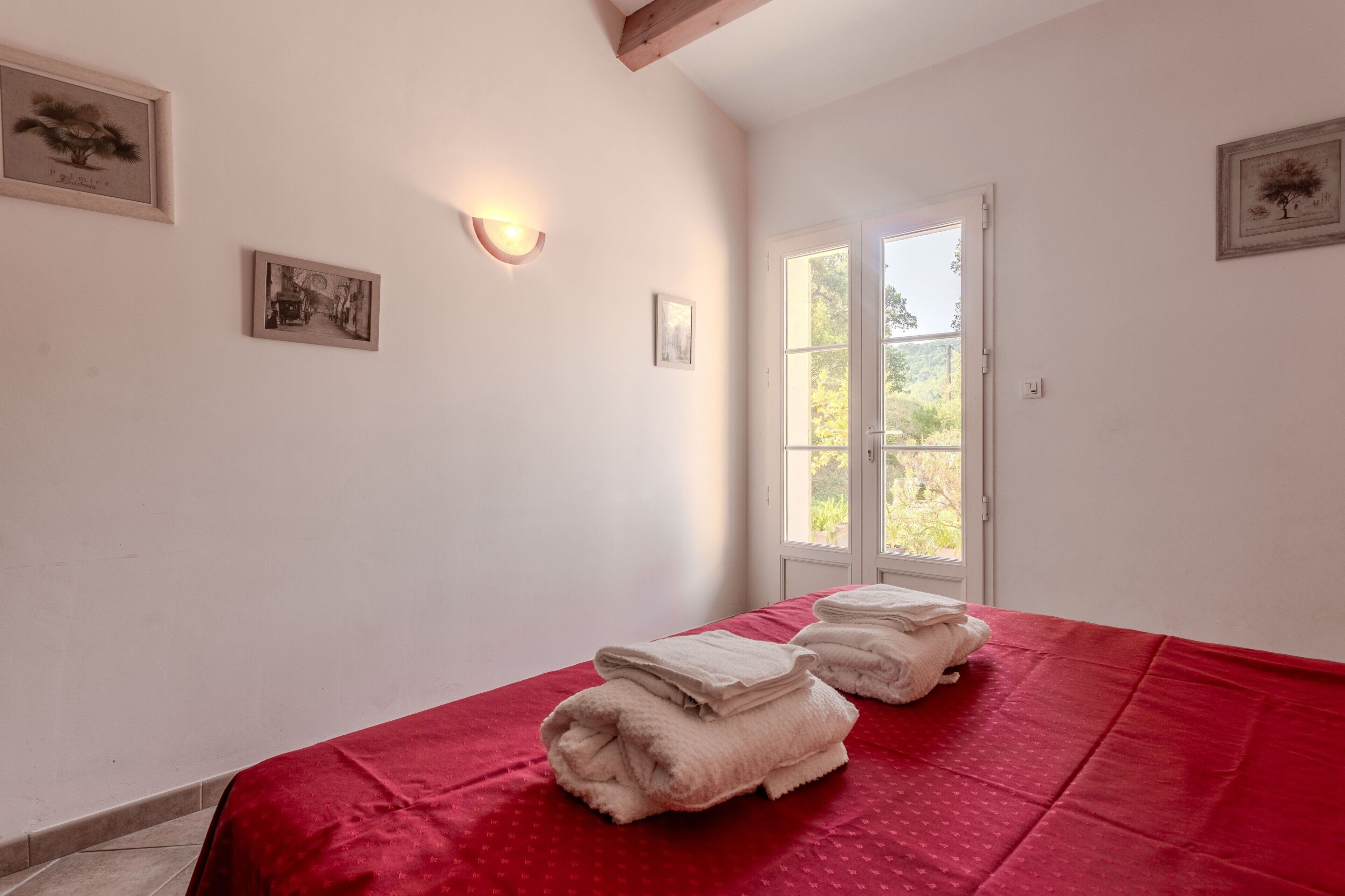 1 chambre, fer et planche à repasser, Wi-Fi gratuit, draps fournis