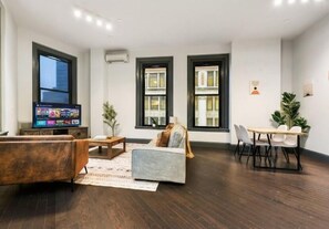 Smart TV, offices - Comfortable 2BR — Convenient to Steelers Stadium (Pittsburgh)