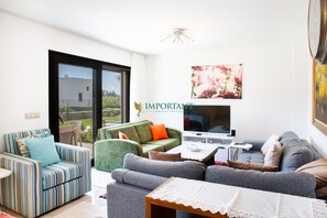 Comfort Villa, Balcony, Pool View | Iron/ironing board