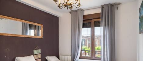 5 bedrooms, bed sheets