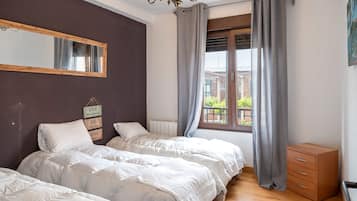 5 bedrooms, bed sheets