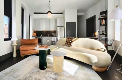 Remodeled 2BR Downtown – Near Acrisure Stadium