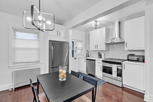 Cozy Getaway Quiet Neighborhood Near Dt 2 Bedroom Townhouse