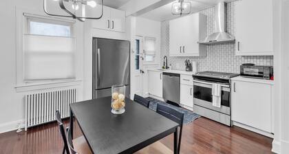 Cozy Getaway Quiet Neighborhood Near Dt 2 Bedroom Townhouse