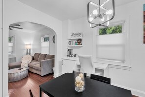 Living area - Cozy Getaway Quiet Neighborhood Near Dt 2 Bedroom Townhouse (Baltimore)