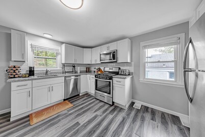 Pet-friendly 4br Near Kennywood & Pittsburgh 4 Bedroom Home