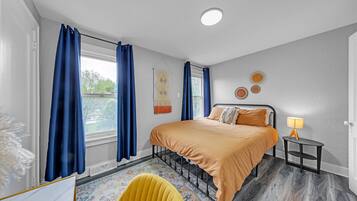 Hus - 4 sovrum | 4 sovrum, skrivbord, arbetsyta för laptop och strykjÀrn/strykbrÀda