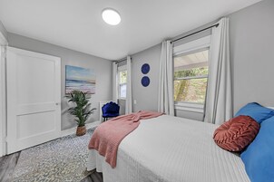 4 habitaciones y espacio para trabajar con laptop 