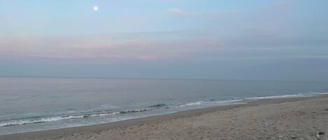 サンラウンジャー、ビーチタオル