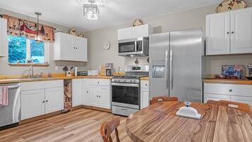 Cottage, 3 kamar tidur | Dapur pribadi | Lemari es, oven, mesin pembuat kopi/teh, dan pemanggang roti