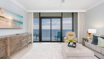 Condo, 3 Bedrooms | Living area