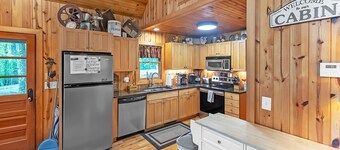 Mountain Getaway With Hot Tub & Game Room 4 Bedroom Cabin
