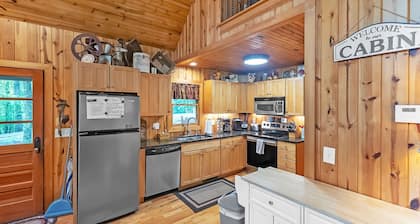 Mountain Getaway With Hot Tub & Game Room 4 Bedroom Cabin