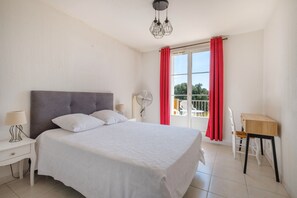 2 bedrooms, iron/ironing board, free WiFi