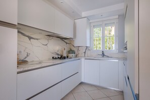 Fridge, microwave, oven, stovetop