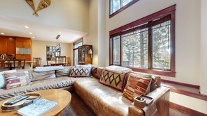 聯排別墅, 4 間臥室 | 起居區 | 智慧型電視