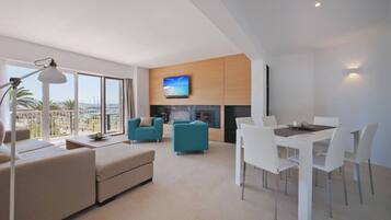 Televisie en een open haard