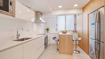 KylskÄp, mikrovÄgsugn, ugn och spishÀll