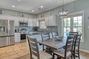 Fridge, microwave, oven, stovetop - Tranquil, Completely Renovated Three Bedroom Beach Home with a Private Pool! (Garden City Beach)