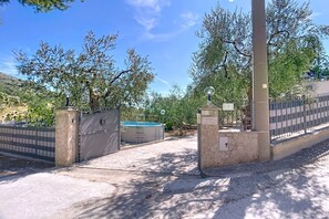 Property grounds - Villa 'La Tesa' with Private Pool, Wi-Fi, and Air Conditioning (Madonna delle Grazie)