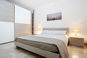 3 bedrooms, free WiFi, bed sheets - Villa 'La Tesa' with Private Pool, Wi-Fi, and Air Conditioning (Madonna delle Grazie)