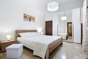 3 bedrooms, free WiFi, bed sheets - Villa 'La Tesa' with Private Pool, Wi-Fi, and Air Conditioning (Madonna delle Grazie)