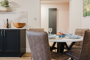 Dining - Country Cottage in the Heart of the Cotswolds (Cheltenham)