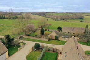 Property grounds - Country Cottage in the Heart of the Cotswolds (Cheltenham)