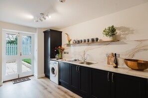 Kühlschrank, Ofen, Herdplatte, Geschirrspüler