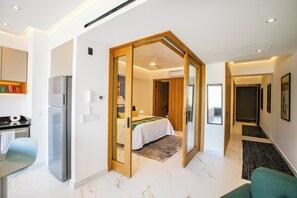 1 dormitorio, tabla de planchar con plancha, wifi y ropa de cama