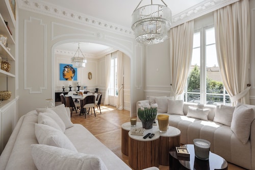 Stunning 10 bedroom Villa/ Historical Manor High-end Exquisite Luxury Interiors