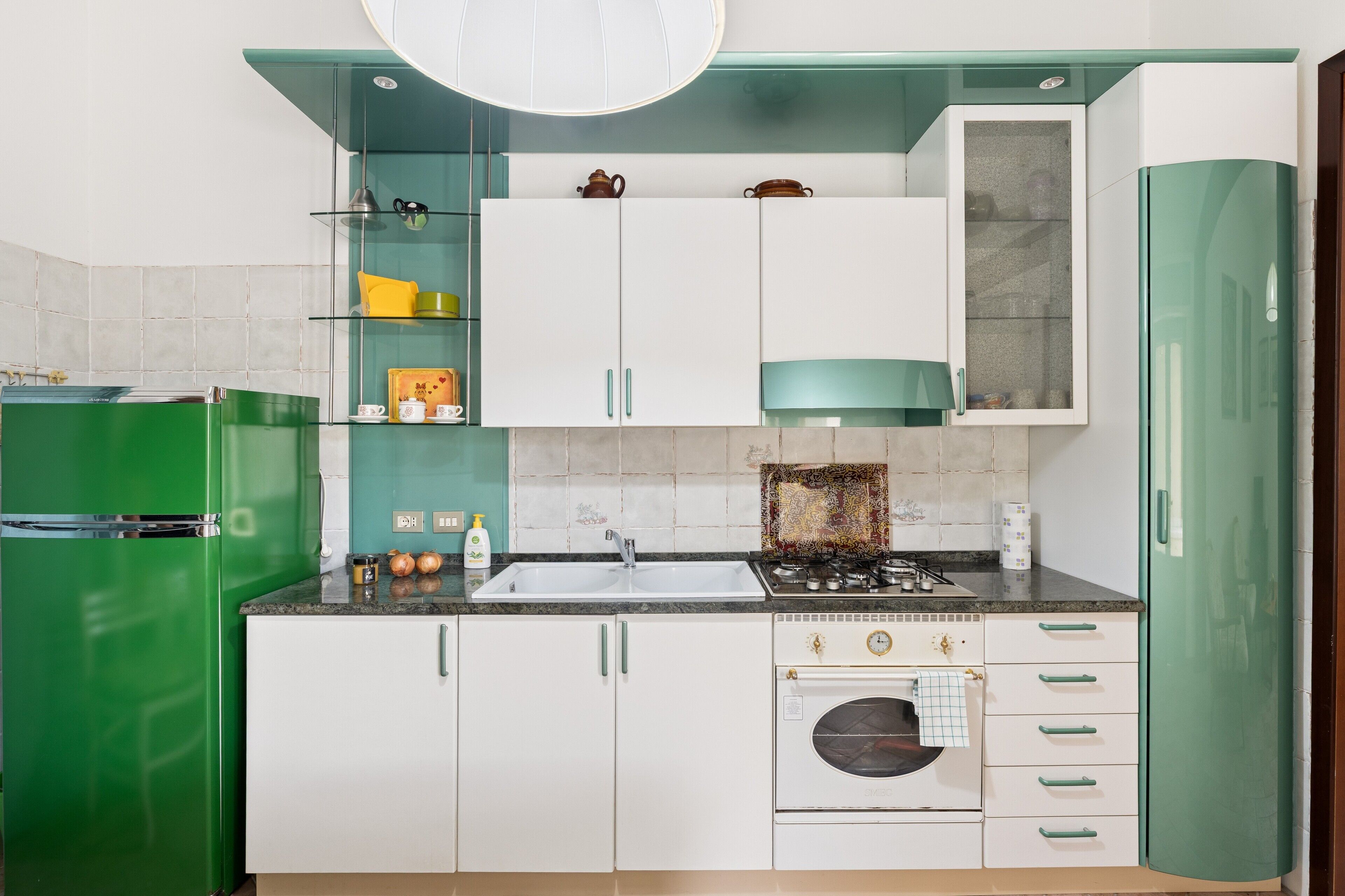 Fridge, oven, stovetop, electric kettle