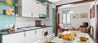 Holiday Home 'Villetta Al Mare - S'archittu' with Private Garden, Wi-Fi and Air Conditioning