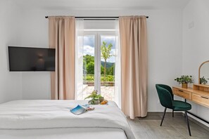 3 habitaciones, tabla de planchar con plancha, wifi y ropa de cama