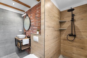 Douche, séchoir à cheveux, serviettes fournies