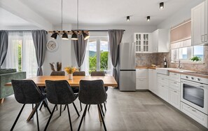 Refrigerador, microondas, horno, lavavajillas