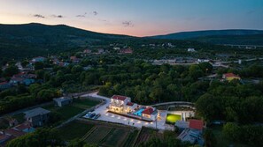 Exterior - Charming Villa Domus Alba for 6+2 Guests with heated Pool, Sports Area & Outdoor Dining – A Private Escape Surrounded by Nature, just 24 km from Trogir and sea (Primorski Dolac)