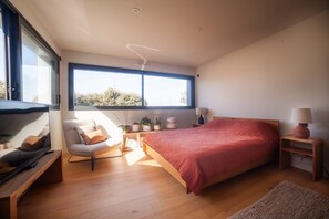 3 bedrooms, desk, iron/ironing board, free WiFi - "ROOF TOP & OCEAN" Architect-designed villa, ocean view, heated pool (Talmont-Saint-Hilaire)
