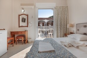 1 bedroom, free WiFi, bed sheets - Room 'Standard  Garden View' with Mountain View, Shared Pool and Wi-Fi (Zakynthos)