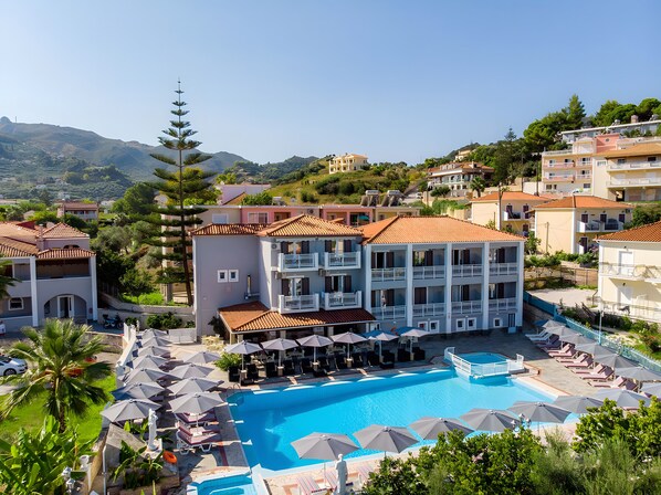 Exterior - Apartment 'Family' with Mountain View, Shared Pool and Wi-Fi (Zakynthos)