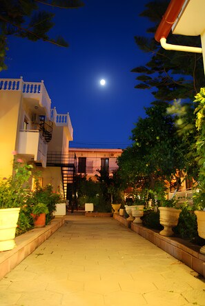 Property grounds - Apartment 'Family' with Mountain View, Shared Pool and Wi-Fi (Zakynthos)